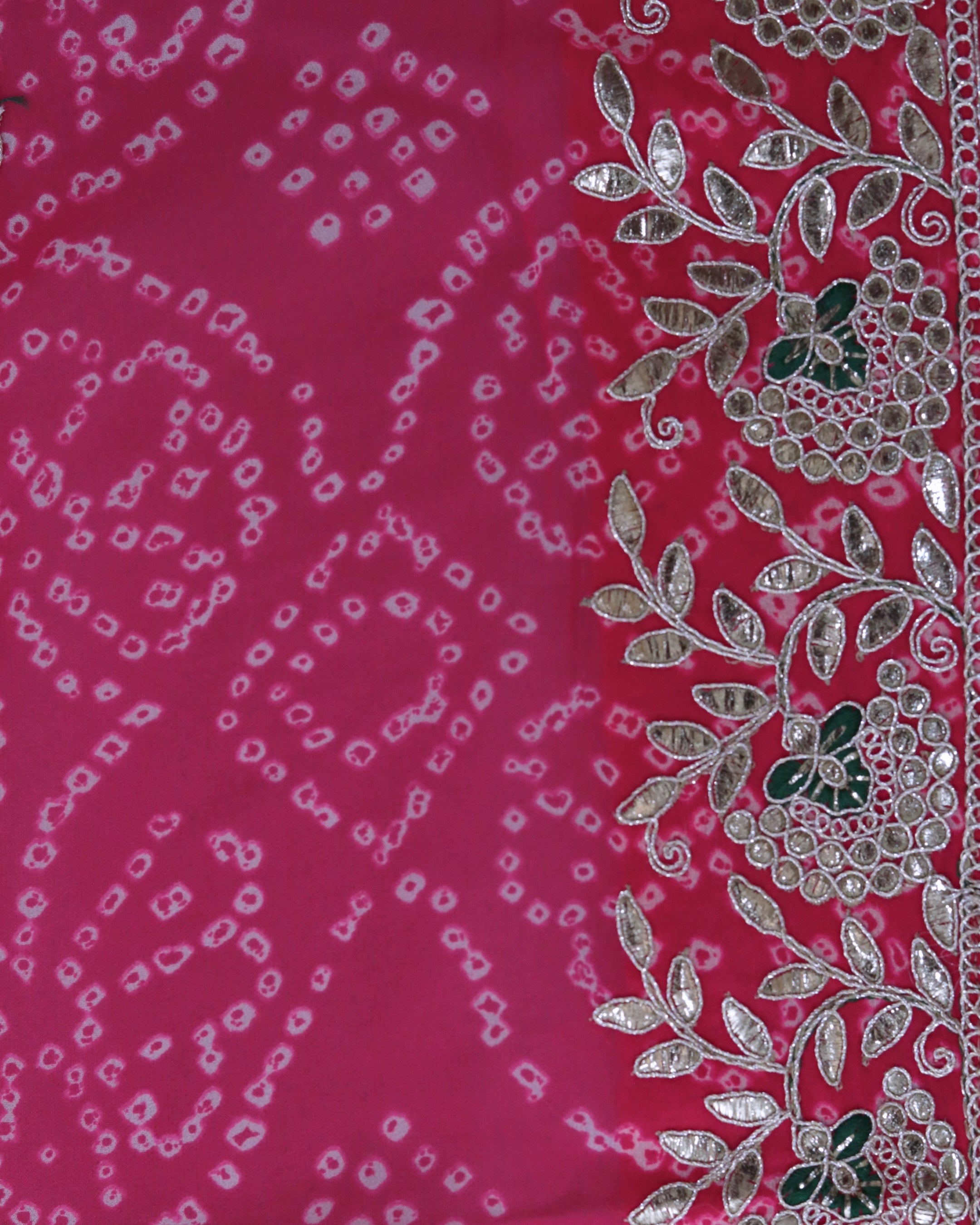 ISHNA Pink Bandhani Saree With Rounded Layered Petal Border