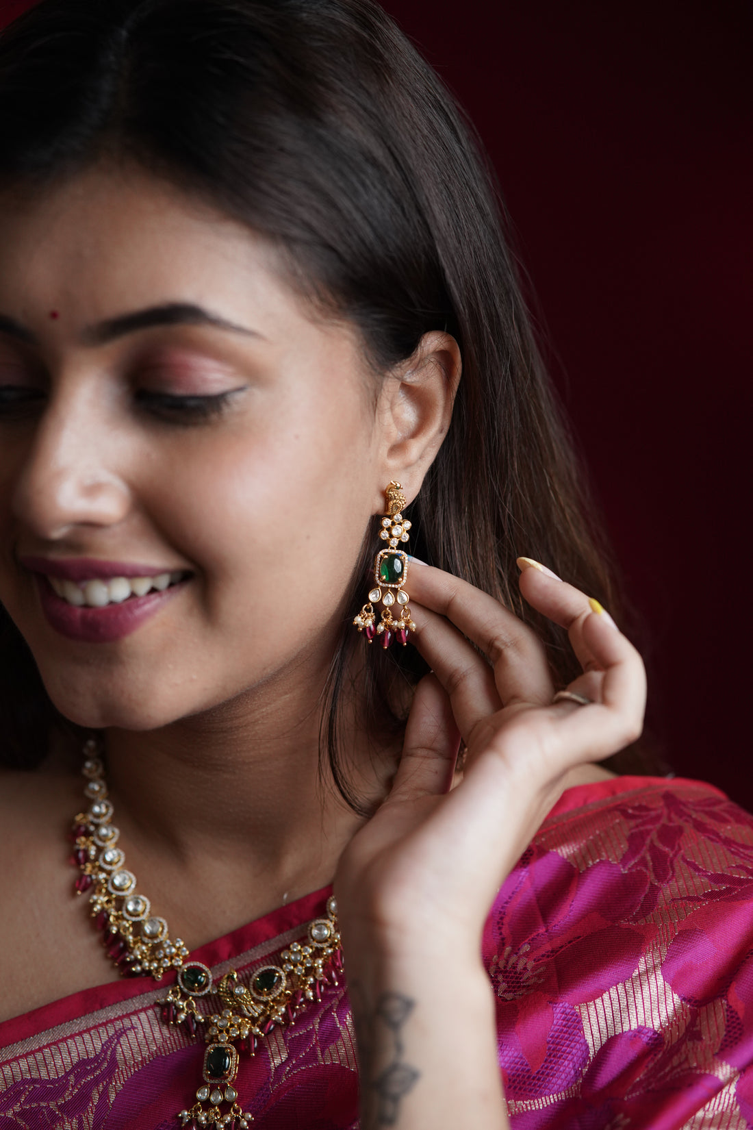 ISHNA Nithyashree Kundan Neck Set