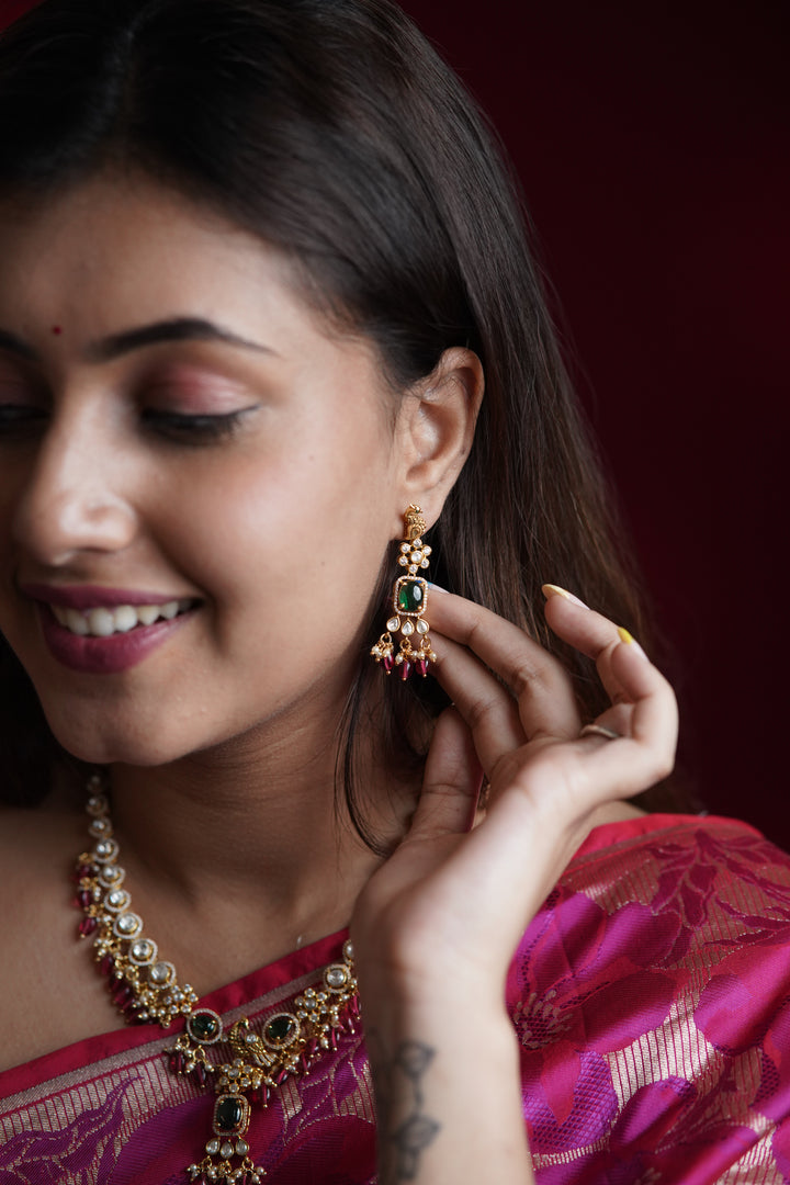 ISHNA Nithyashree Kundan Neck Set