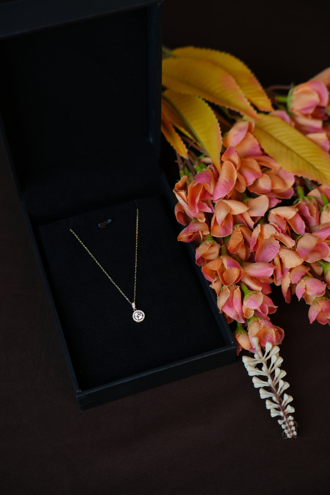 92.5 Silver Ishna Sparkle Halo Pendant chain
