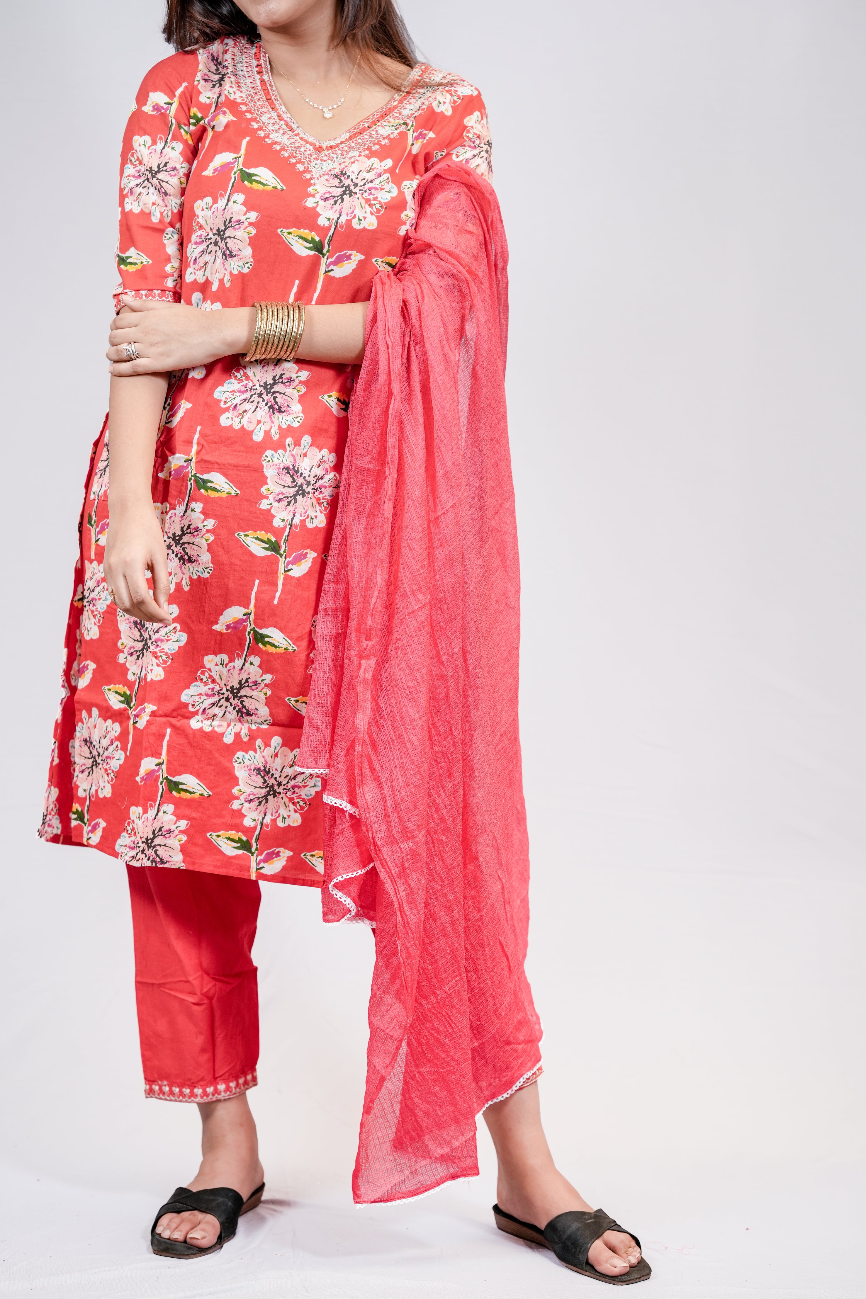 ISHNA Crimson Blossom Printed Kurti Set
